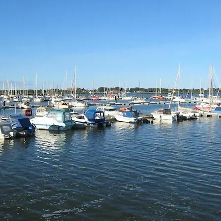 Hausboot In Am Bodden Bådhotel *