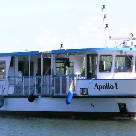 Hausboot In Am Bodden Bådhotel
